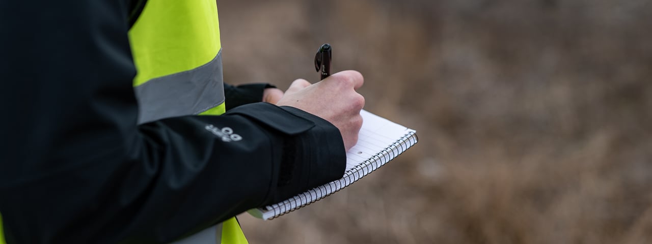 210310-stockfoto-internkontroll-vernerunde-internkontroll-hms-gul-vest-kartlegging-risikovurdering-12